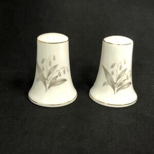 vtg salt and pepper shaker set golden rhapsody fine china by kayson bellflowers